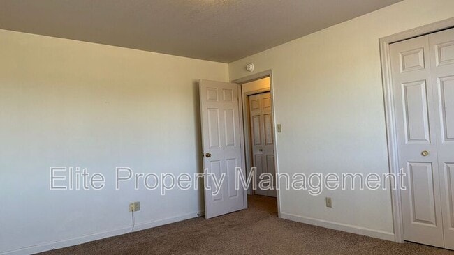 Building Photo - 210 E Palmer Lake Dr
