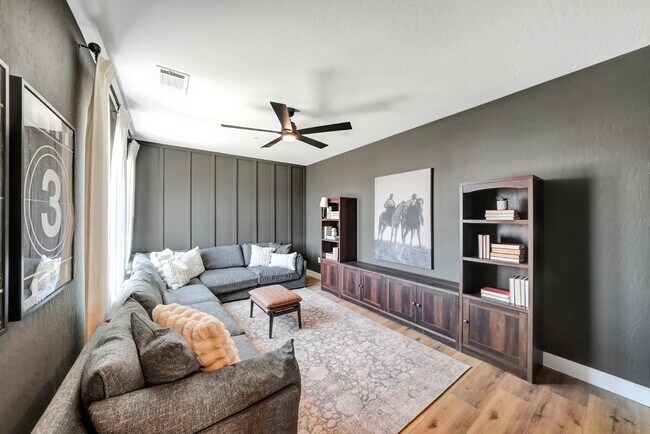 Building Photo - 2147 West Cardinal Avenue