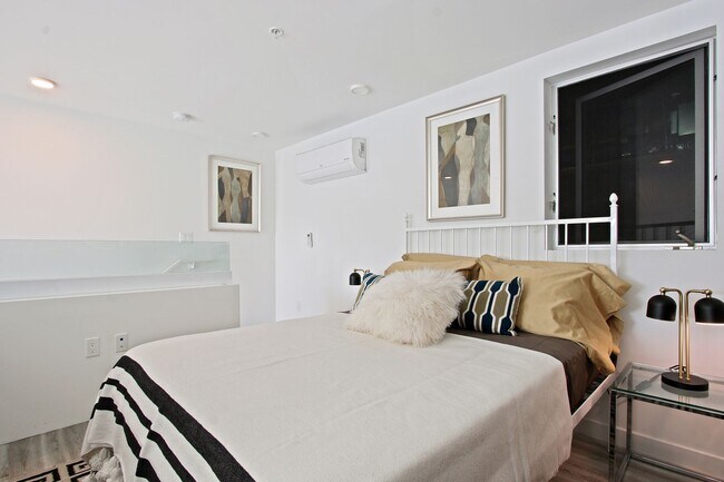 Building Photo - The Stanford West