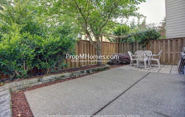 Building Photo - Luxury Four Bedroom Home in King City!