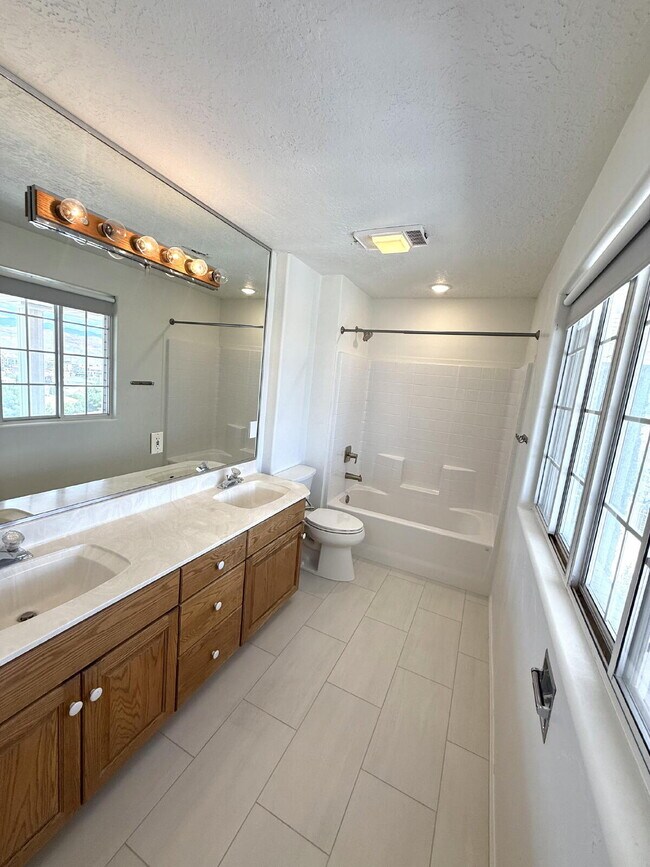 Building Photo - AVAILABLE AUGUST 4TH- RENT - 5 BDRM - 5 1/2 BATH - VIEWS VIEWS VIEWS