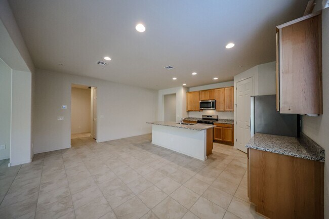 Building Photo - 4 Bedroom + Den in Foothills at Northpointe