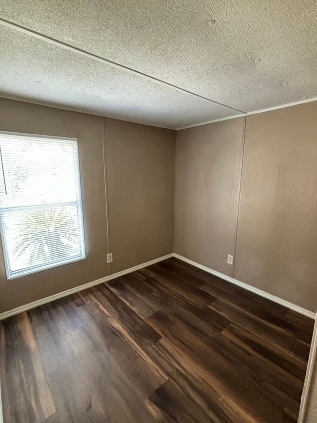 Building Photo - Great home with lots of space!