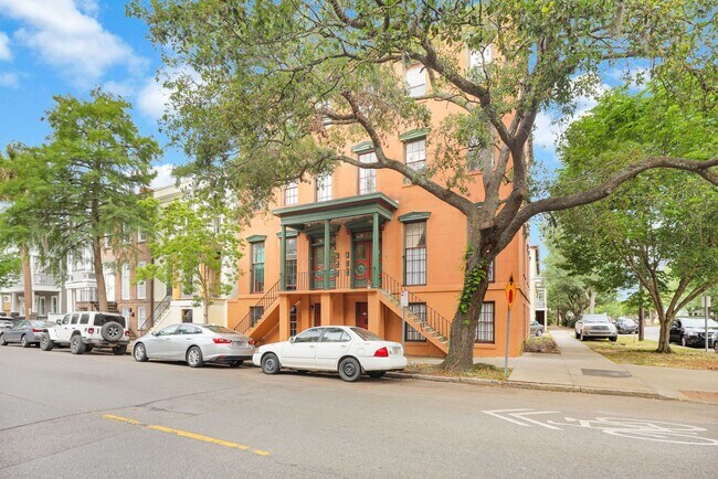 Building Photo - 703 Barnard St