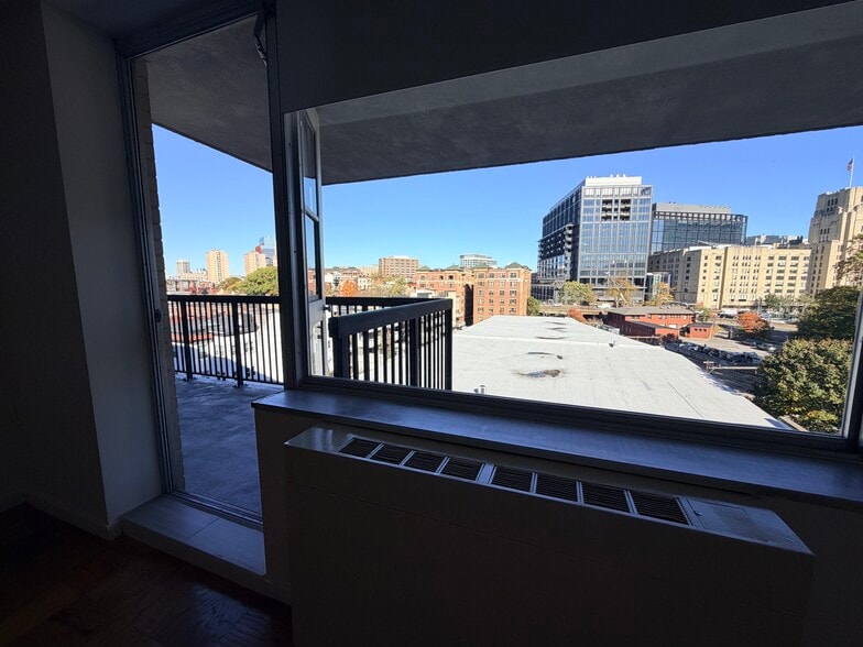 Primary Photo - 57 Monmouth St