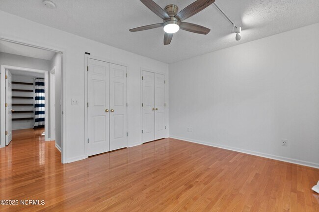 Building Photo - 120 Crimson Ct