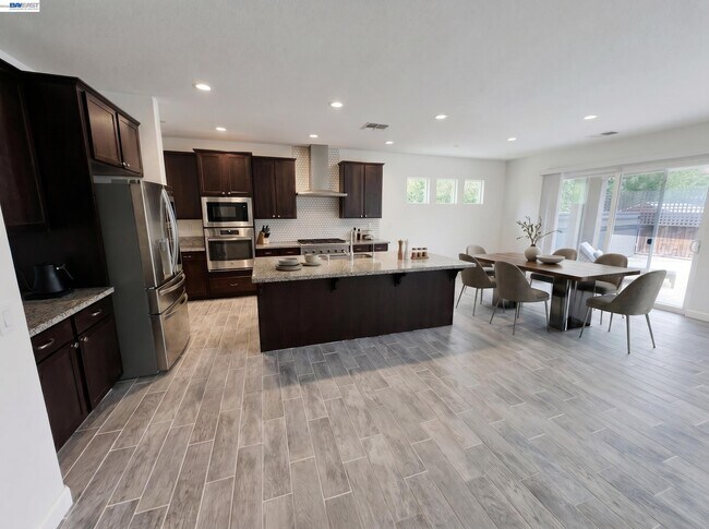 Building Photo - 679 Hamilton Ct