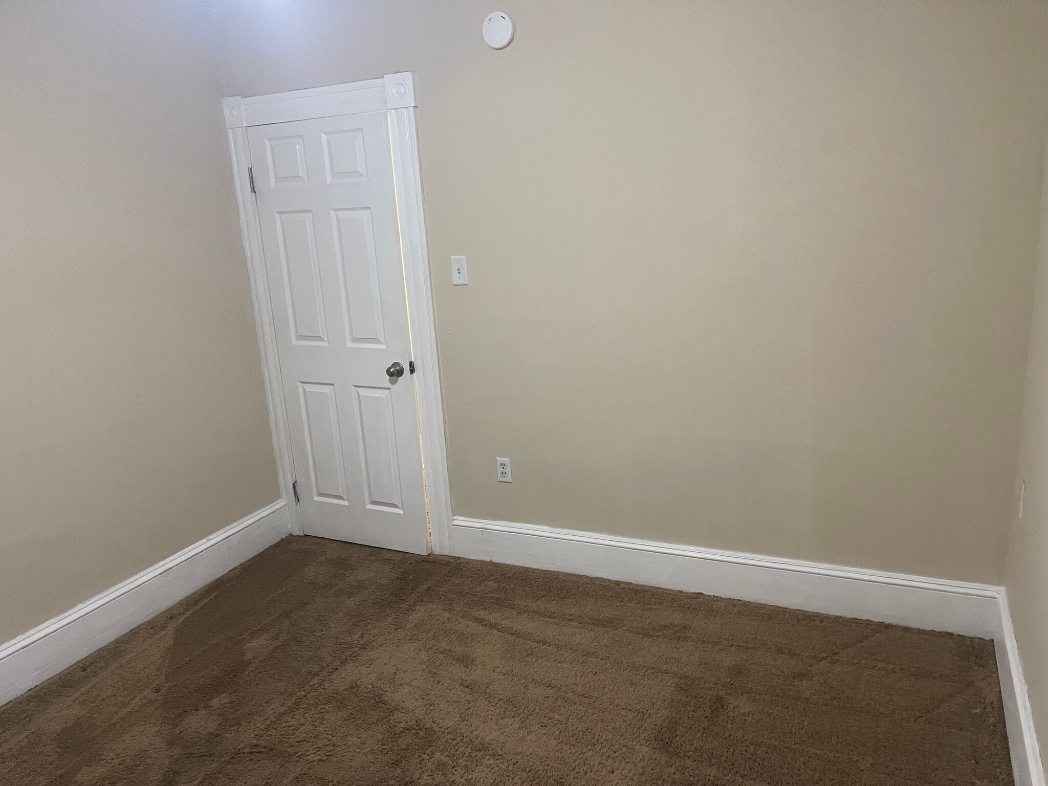 Building Photo - 684 Bennett St