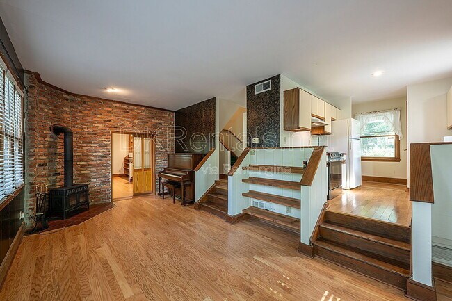 Building Photo - 425 Ansley St