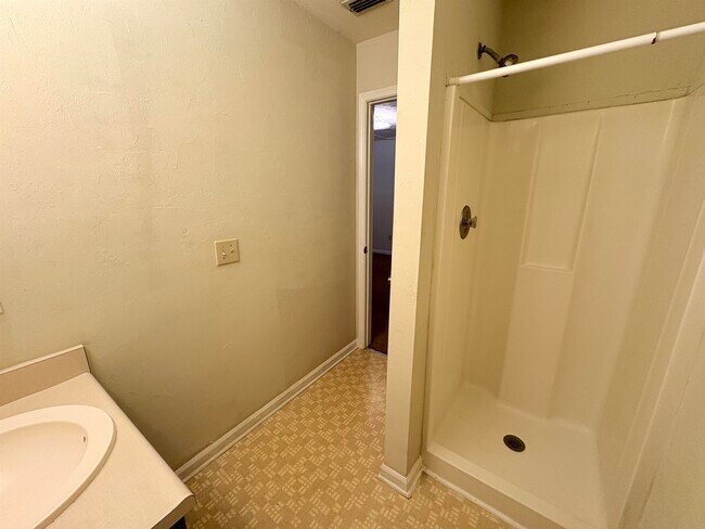 Building Photo - 1858 Sylvan Ct
