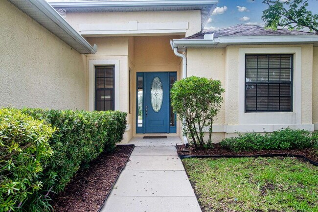 Building Photo - Luxurious Lakefront Living: Spacious 4-Bedroom Home with Pool and Guest Suite in Lakewood Ranch