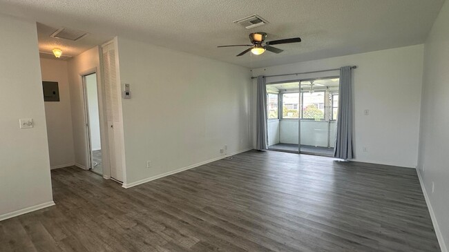 Building Photo - 2723 Dudley Dr W