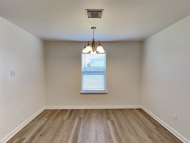 Building Photo - 28918 Village Creek Loop