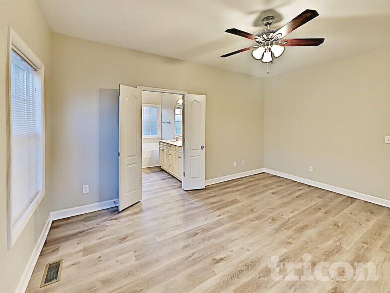 Building Photo - 1015 Golf View Way