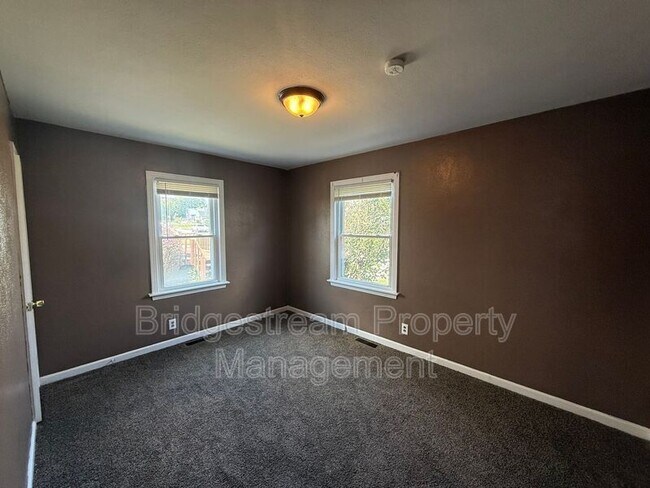 Building Photo - 4040 Elliot Ave