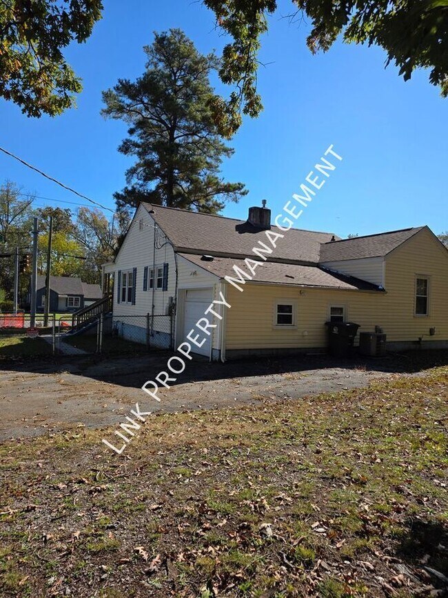 Building Photo - 129 N Moore Rd