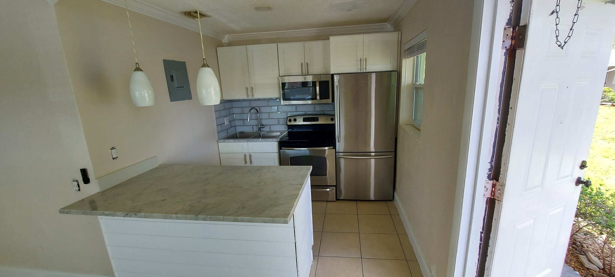 Building Photo - 1407 Holly Heights Dr