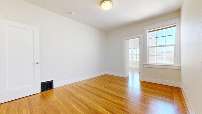 Building Photo - 1608 Balboa St