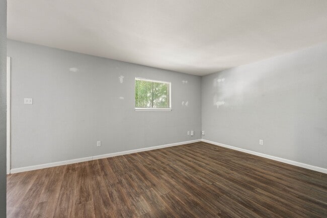 Building Photo - Stylish 2-Bedroom Home Near South Congress & Downtown Austin!