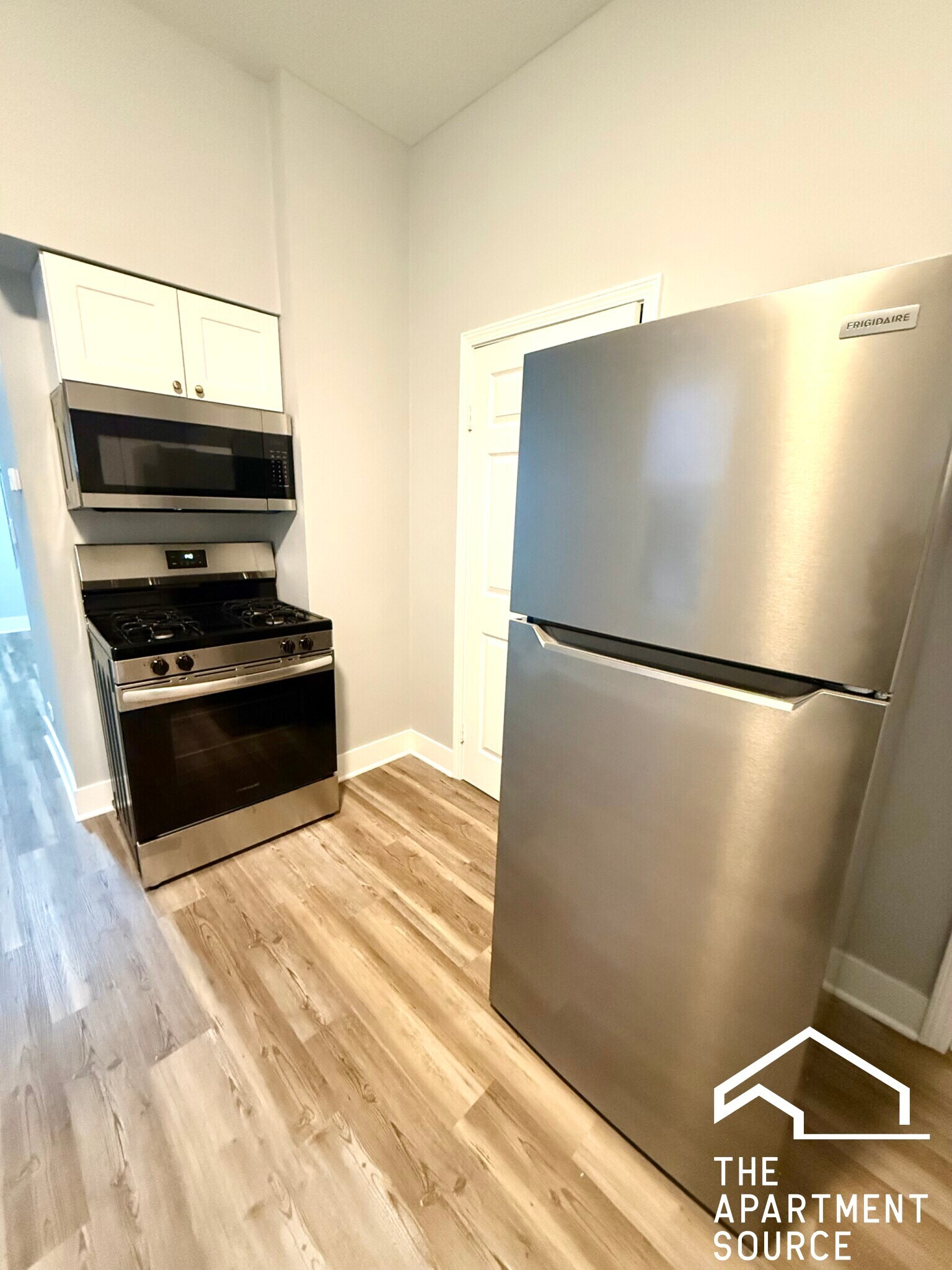 Building Photo - 942 N Elston Ave