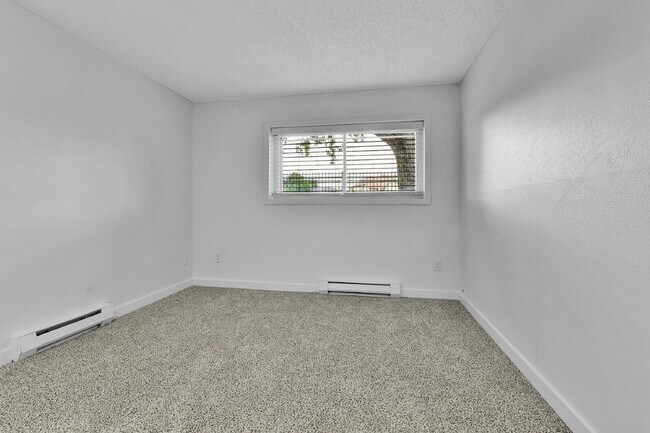 Building Photo - $1,895 - 2 Bed 2 Bath Condo in Aurora with...