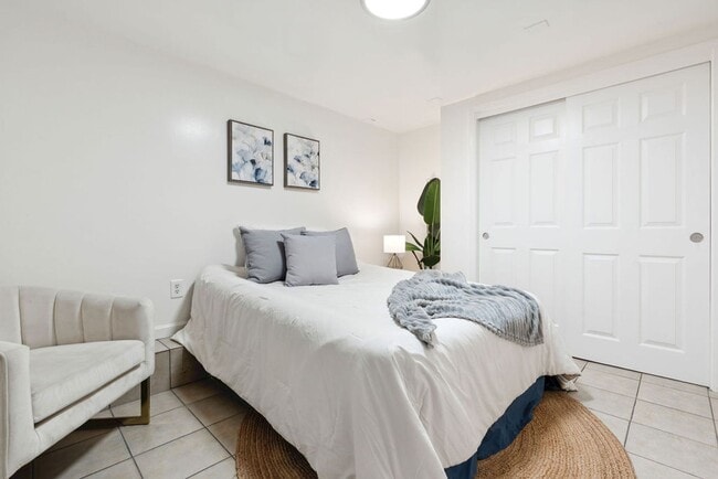 Building Photo - EPIC REA - Great Renovated ( all appliance...