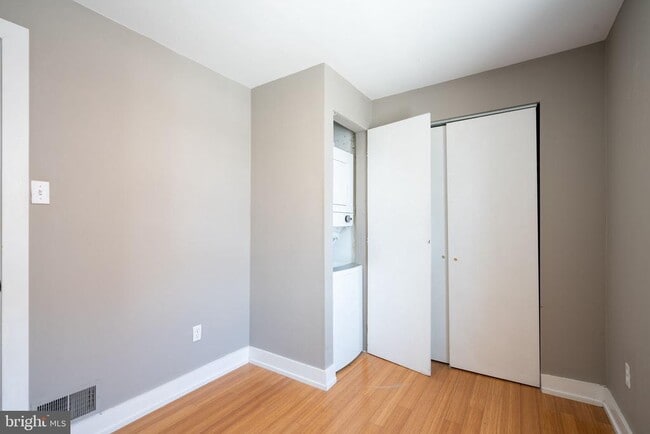 Building Photo - 2351 Christian St