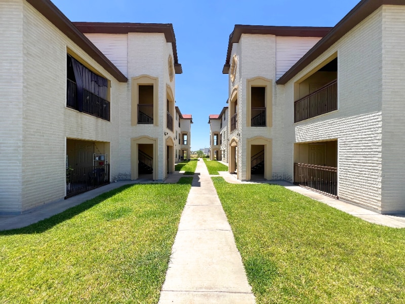 Building Photo - 1601 Jacaman Rd