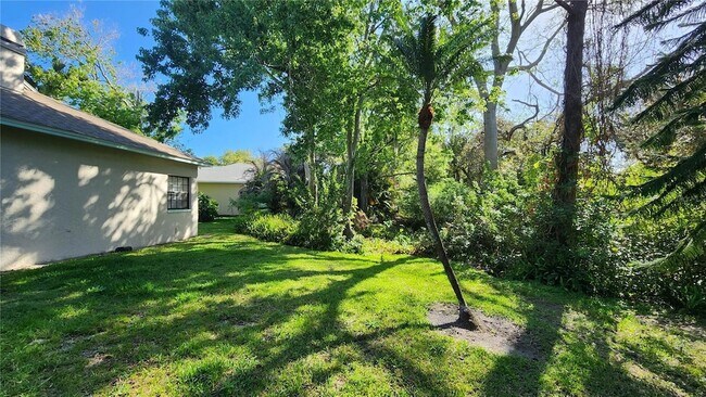 Building Photo - 3037 Crest Dr