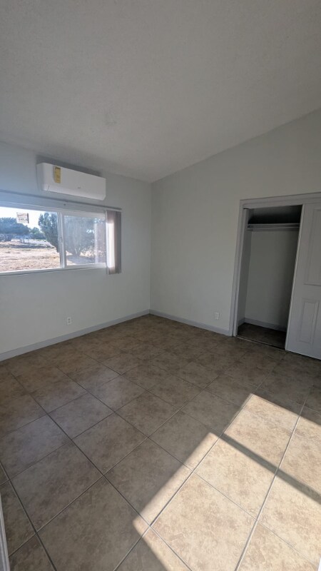 Building Photo - 16209 Juniper St