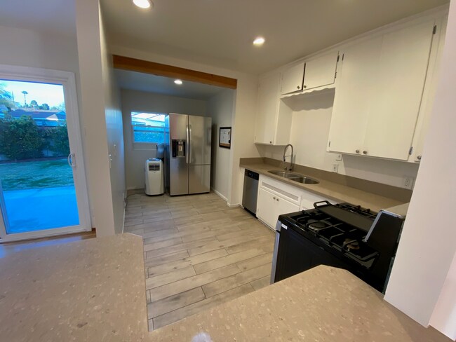 Kitchen-fridge/freezer in house for use - 2047 Kathy Way