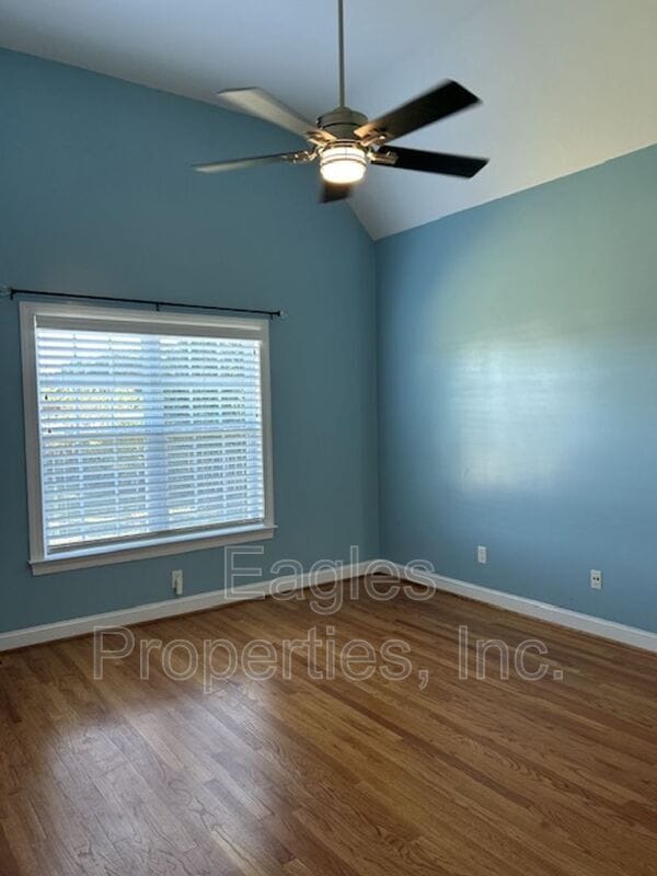 Building Photo - 304 Glenn Laurel Dr