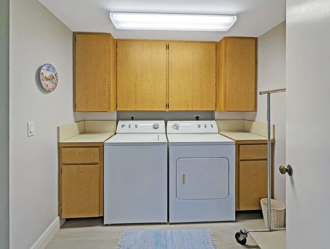 Building Photo - 401 S Seas Dr