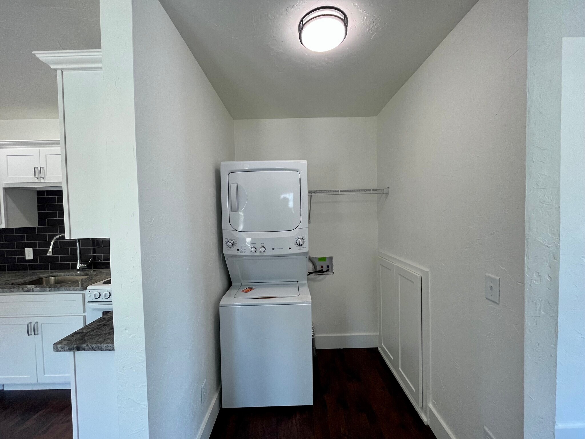 Like new washer/dryer - 2409 N Robinson Ave