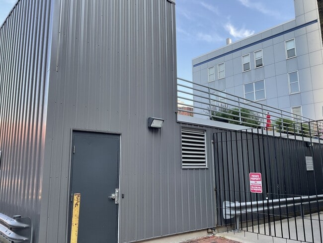 Building Photo - 112 W Washington Blvd