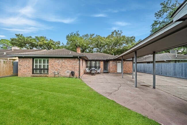 Building Photo - 8426 Edgemoor Dr