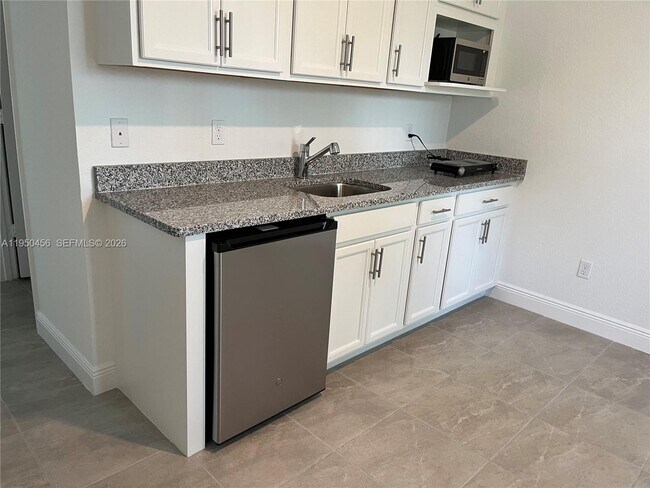 Building Photo - 270 SW Tulip Blvd