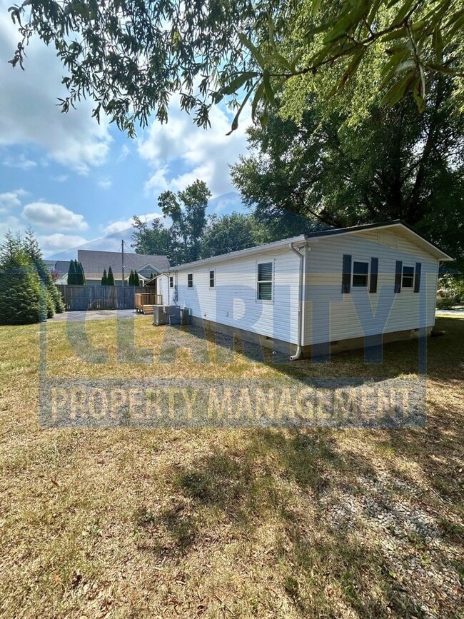 Building Photo - Charming 3-Bedroom, 1-Bath Home with Bonus...