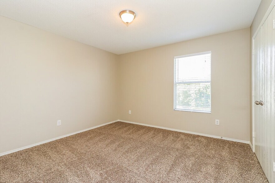 Building Photo - 8728 Polo Dr