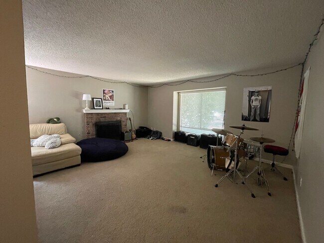 Building Photo - 3 Bedroom 2 bath home in North Davis