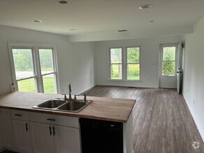 Building Photo - 1143 N Oak Rd