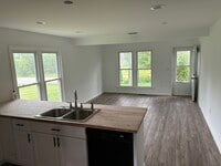 Building Photo - 1143 N Oak Rd