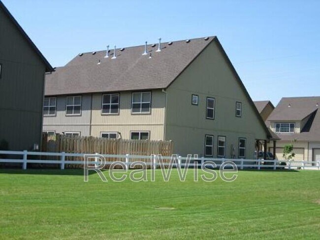 Building Photo - 2885 SW Indian Cir