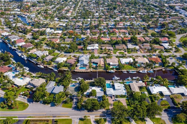 Building Photo - 2680 NE 24th St