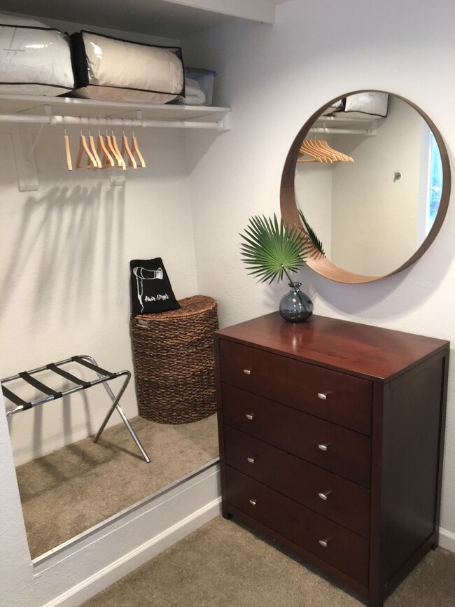 Building Photo - 609 N 48th St