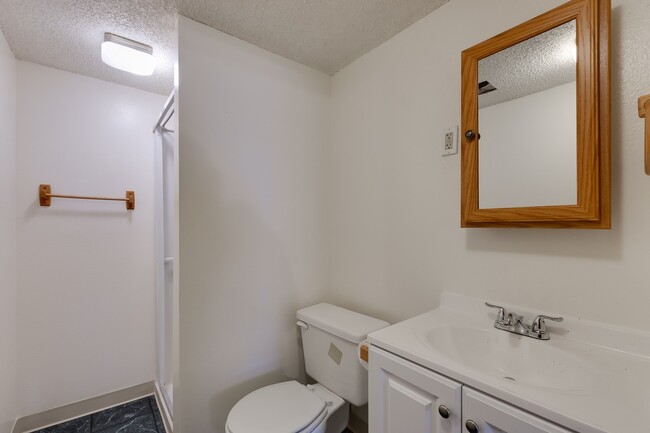 Building Photo - Shadle Park 3 Bedroom 2 Bath Home near Gar...