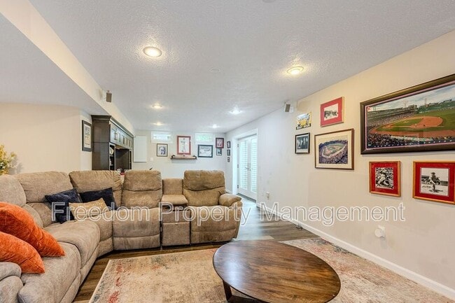 Building Photo - 9564 Basilwood Dr