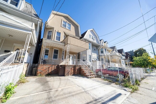 Primary Photo - 126 Arlington Ave