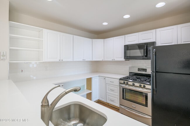 Building Photo - 222 Waters Edge Dr