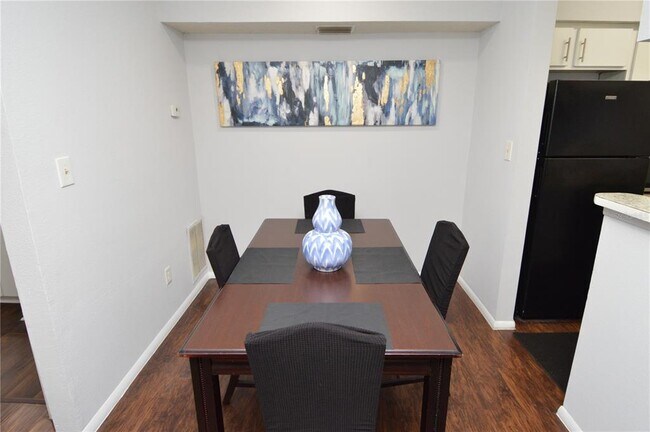 Building Photo - 8718 Mallard Reserve Dr